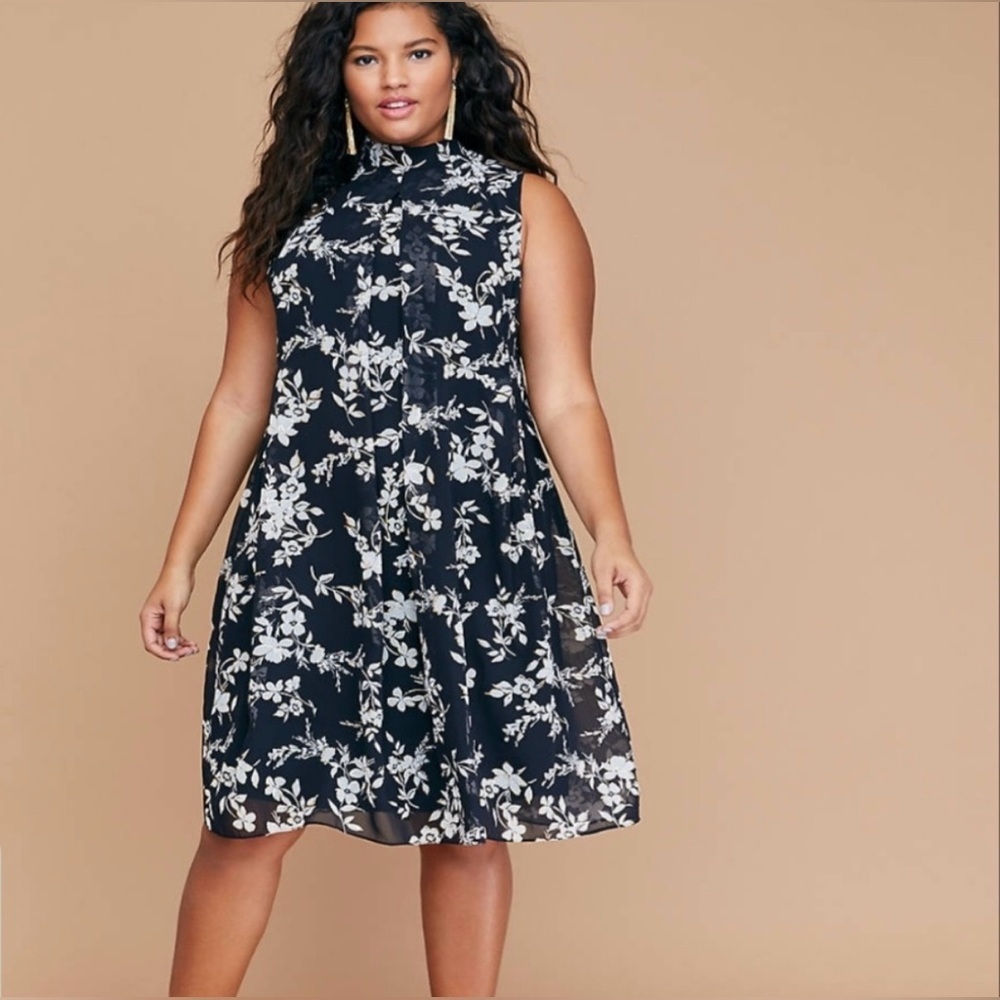 LB Dress Trapeze Floral Foil on black